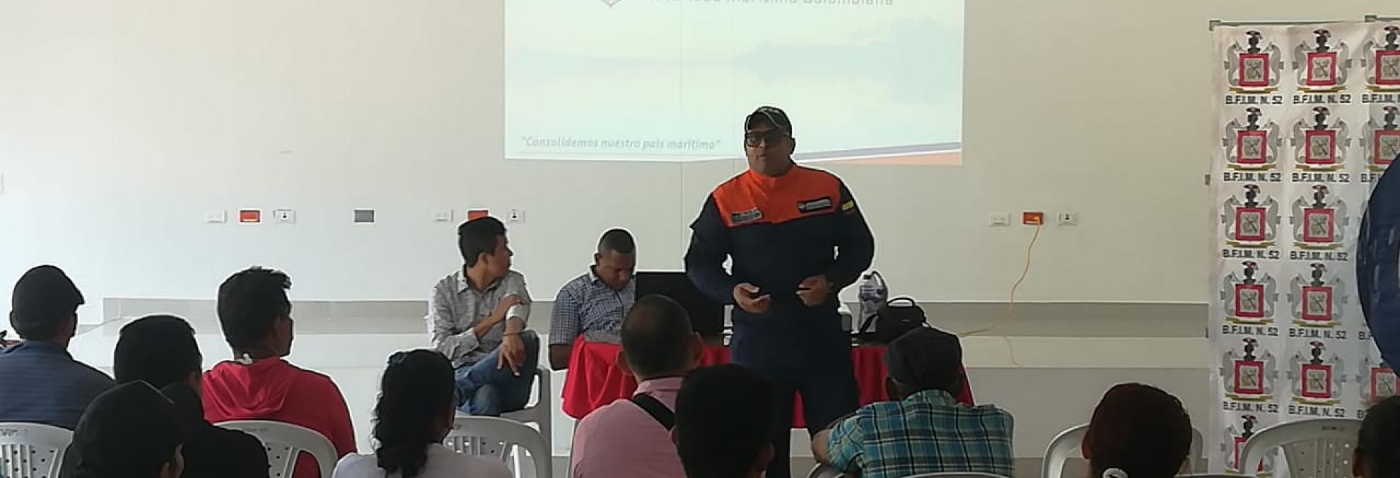 Canoeros se capacitan en seguridad fluvial en Arauca