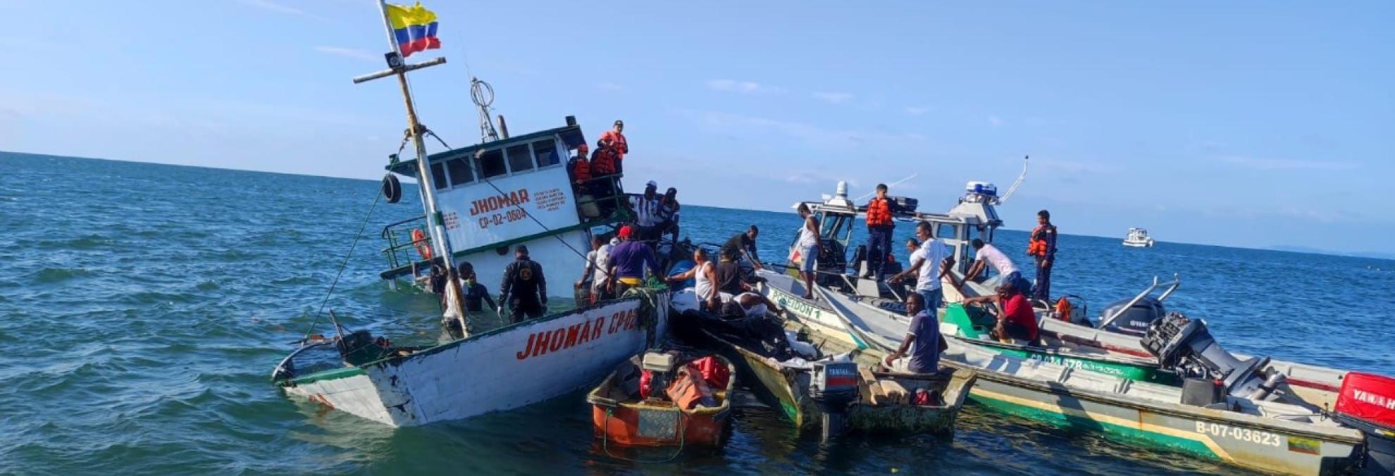 Dimar y Armada de Colombia rescatan a tres personas en el Pacífico nariñense