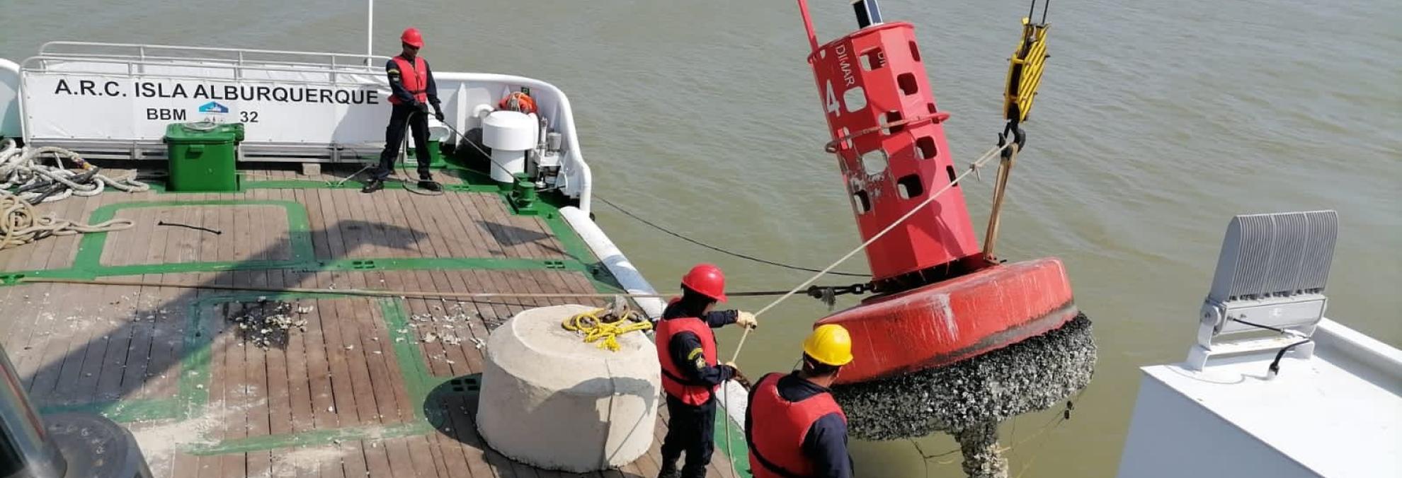 Dimar trabaja por la seguridad integral marítima con el mantenimiento de las ayudas a la navegación en el Caribe colombiano