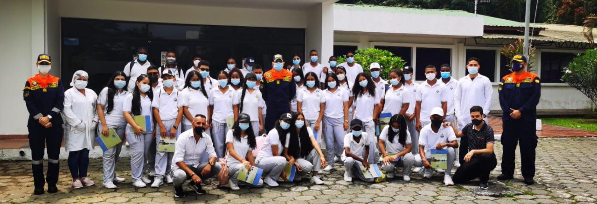 Colegio Los Amigos de la Ciencia visitó las instalaciones de la Capitanía de Puerto de Tumaco y del CCCP